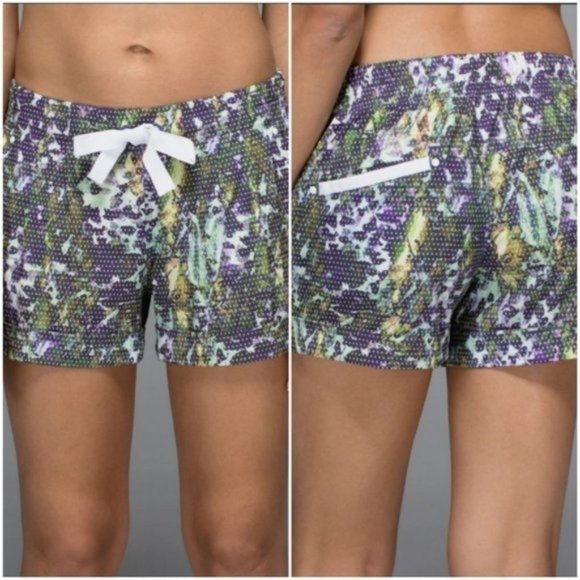 LULULEMON Spring Break Away Short size 10
